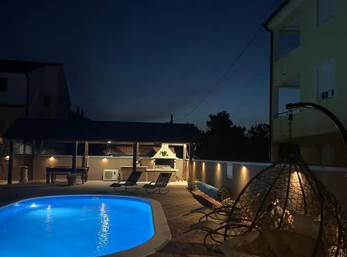 Lucija * Стариград-Пакленица