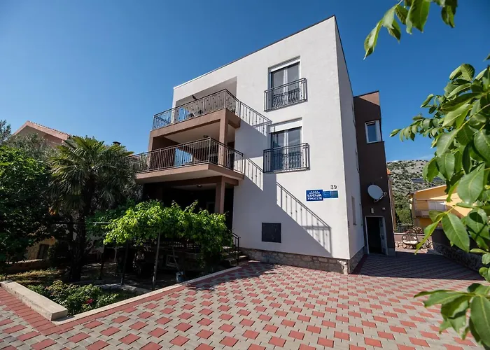 Апартаменты Lucija Стариград-Пакленица