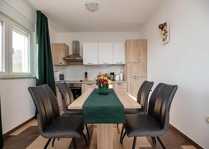 Lucija Апартаменты