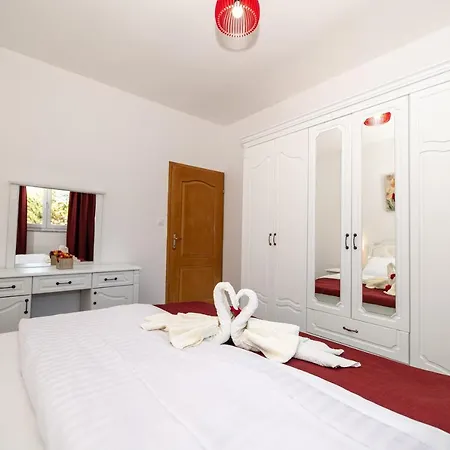 Lucija Apartmán Starigrad Paklenica