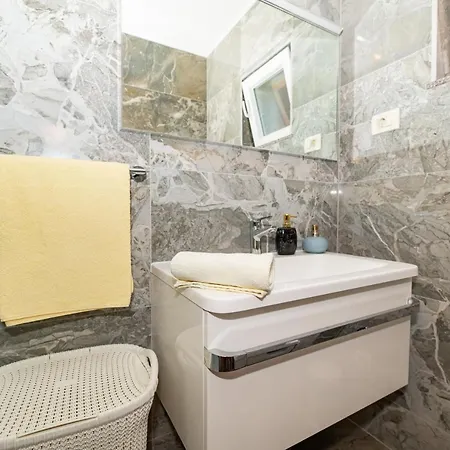 Lucija Apartman