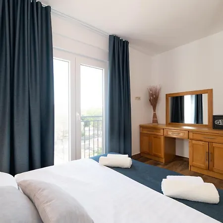 Apartment Lucija *