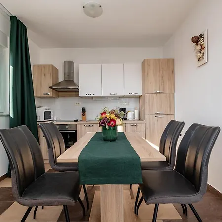 Lucija Apartment