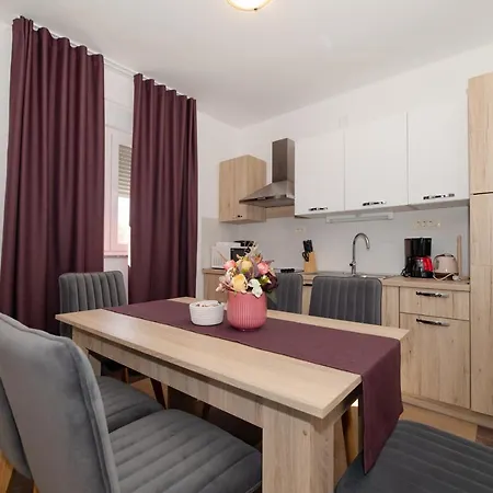 Lucija * Starigrad Paklenica