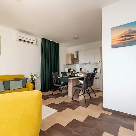 Lucija * Starigrad Paklenica