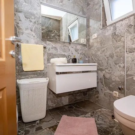 Lucija Starigrad Paklenica