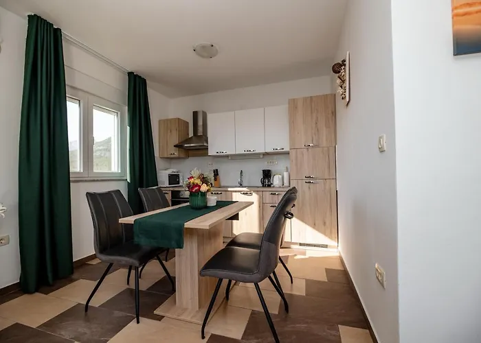 Lucija * Starigrad Paklenica