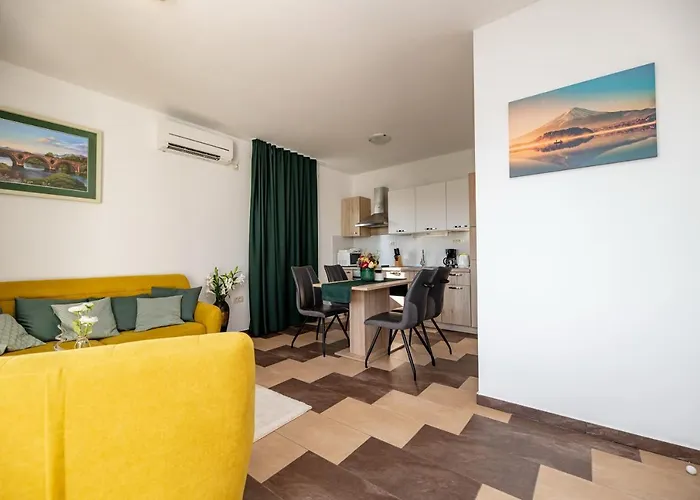 Lucija * Starigrad Paklenica